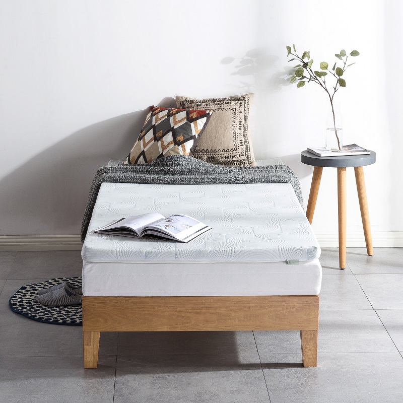 ZINUS 3 inch Cooling Gel Memory Foam Mattress Topper with Fitted Cover